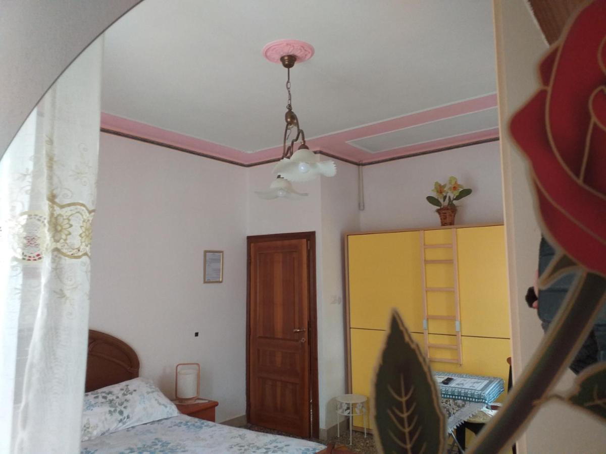 Bed&Breakfast La Rosa Rossa Bed and Breakfast Cagli Esterno foto